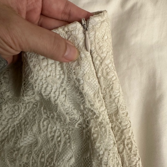 Lace offf white shorts - Picture 8 of 8